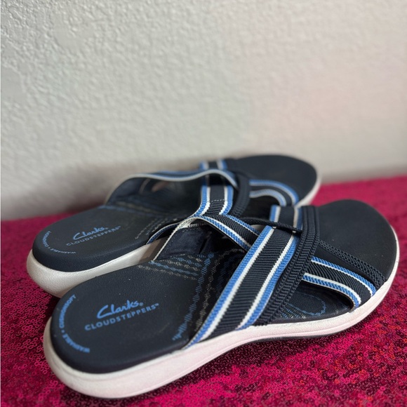 2/for $20 🪩 CLARKS Cloudsteppers Navy & White Slip-On Sandals 💙 (Womens 8.5) - Picture 3 of 8